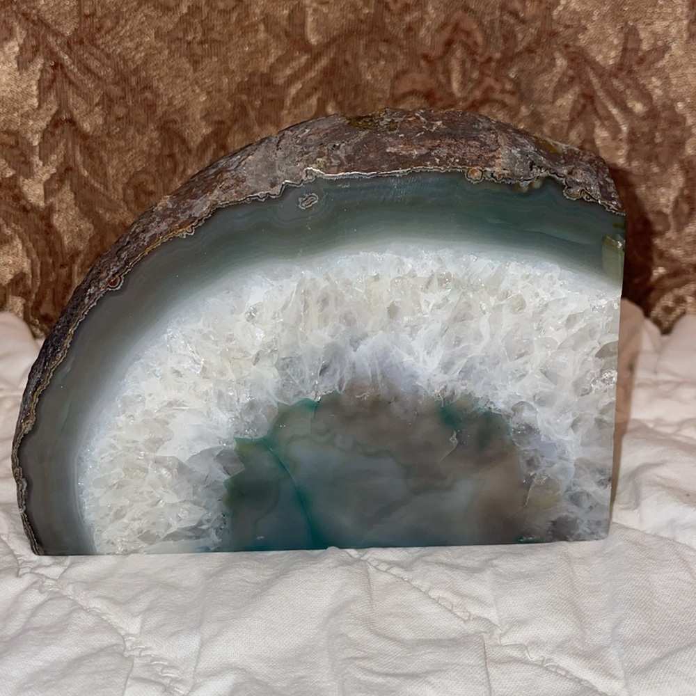 Vintage Natural Agate Geode with crystals.  Beautiful piece. - Picture 2 of 7